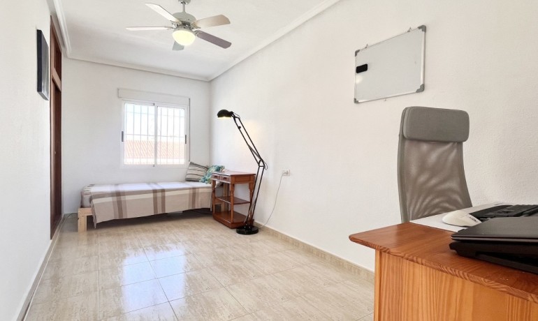 Herverkoop - Huis -
Torrevieja* - La Siesta*