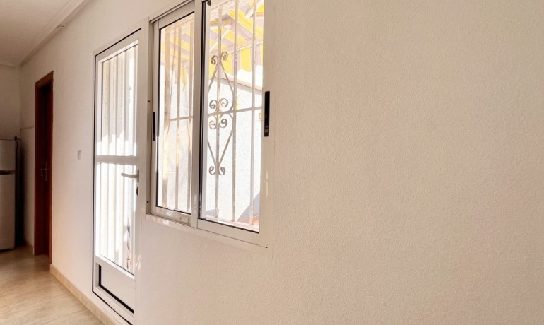 Herverkoop - Huis -
Torrevieja* - La Siesta*