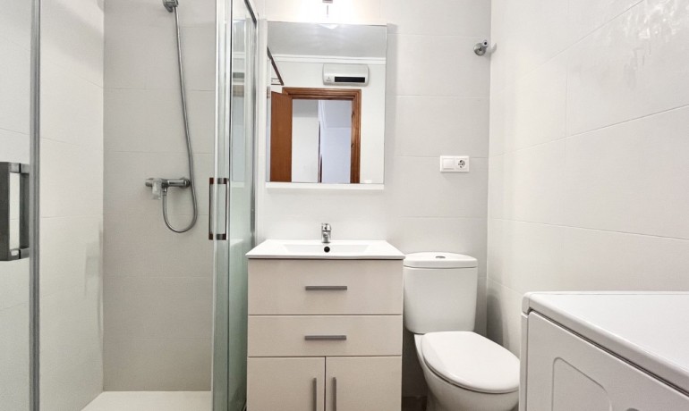 Herverkoop - Huis -
Torrevieja* - La Siesta*