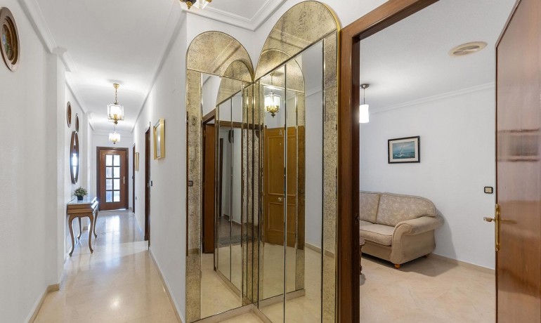 Herverkoop - Appartement / Flat -
Torrevieja* - Paseo maritimo