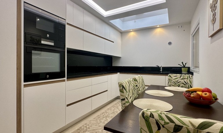 Herverkoop - Huis -
Orihuela Costa* - La Florida*