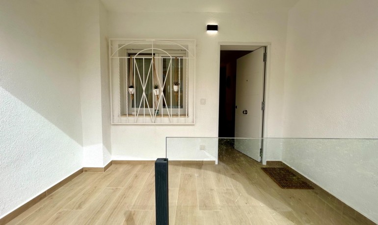 Herverkoop - Appartement / Flat -
San Miguel de Salinas* - Las filipinas