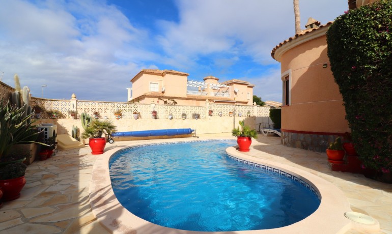 Herverkoop - Villa -
Ciudad Quesada - Atalayas