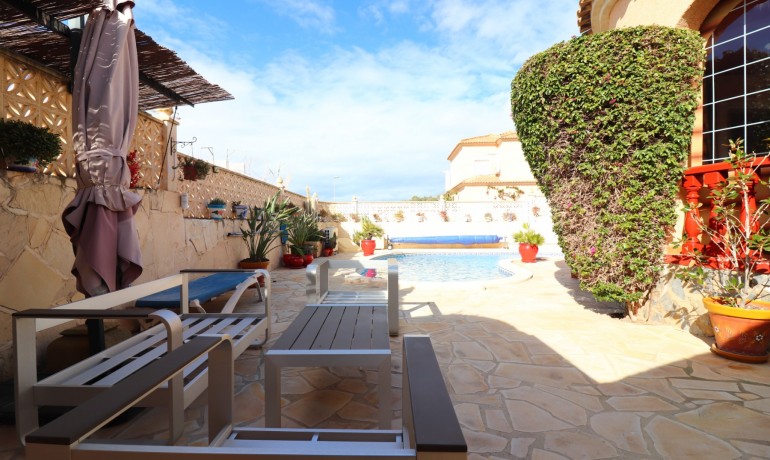 Herverkoop - Villa -
Ciudad Quesada - Atalayas