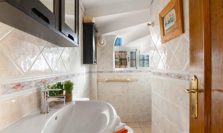 Herverkoop - Huis -
Orihuela Costa* - Los Almendros-La Florida