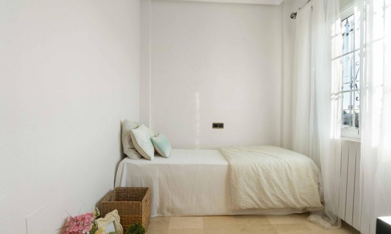 Herverkoop - Huis -
Orihuela Costa* - Los Almendros-La Florida