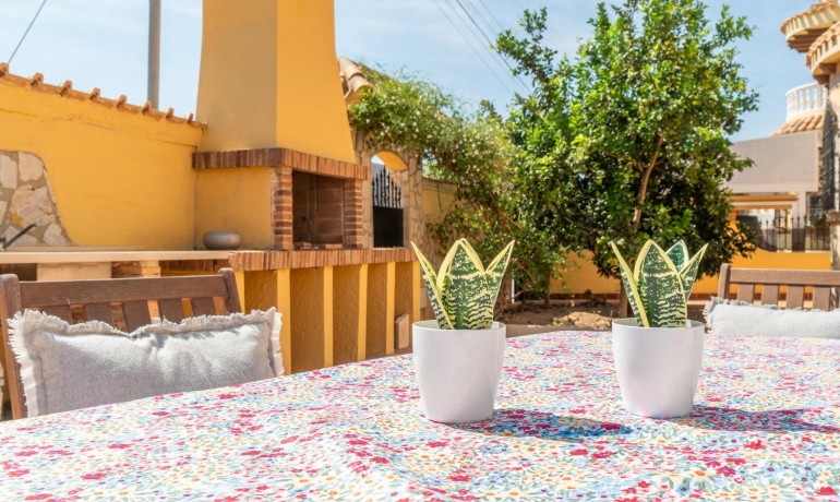 Herverkoop - Huis -
Orihuela Costa* - Los Almendros-La Florida