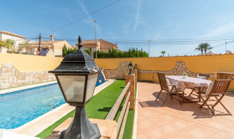 Herverkoop - Huis -
Orihuela Costa* - Los Almendros-La Florida