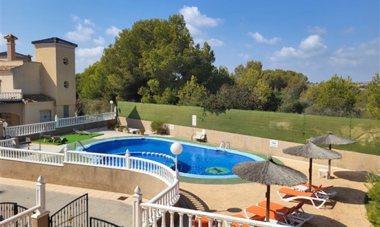 Sale - Villa -
Villamartin