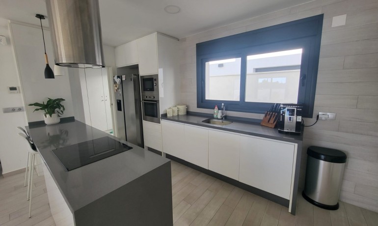 Herverkoop - Huis -
Alicante* - Daya Vieja