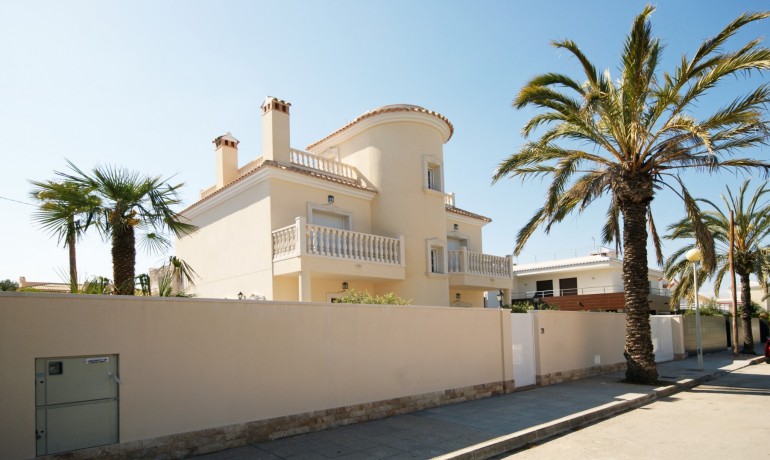 Herverkoop - Villa -
Orihuela Costa* - Costa Blanca