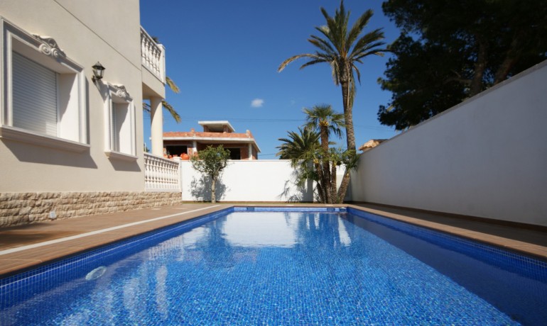 Herverkoop - Villa -
Orihuela Costa* - Costa Blanca