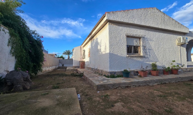 Herverkoop - Villa -
Torrevieja* - El Chaparral