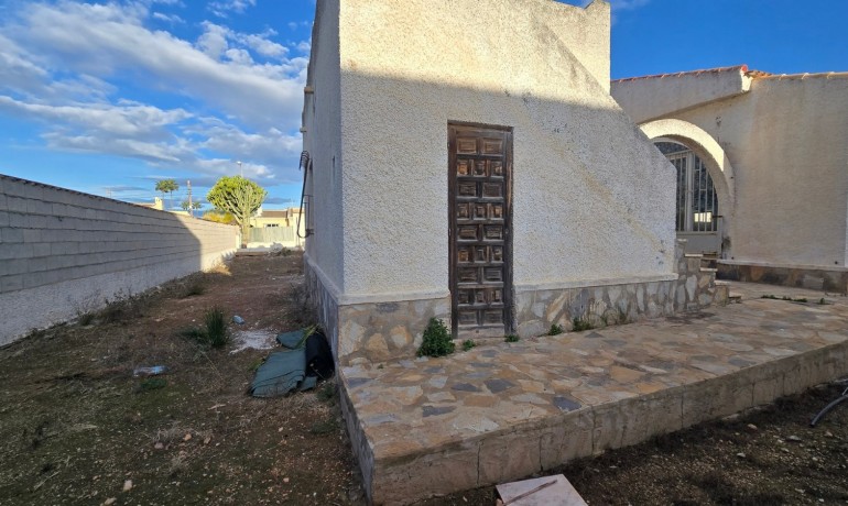 Herverkoop - Villa -
Torrevieja* - El Chaparral