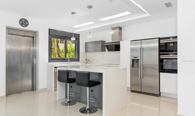 Herverkoop - Villa -
San Miguel - San Miguel Salinas