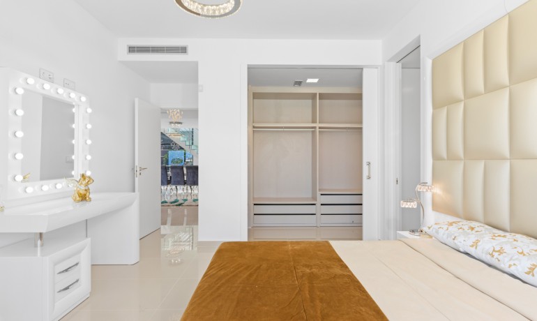 Herverkoop - Villa -
San Miguel - San Miguel Salinas