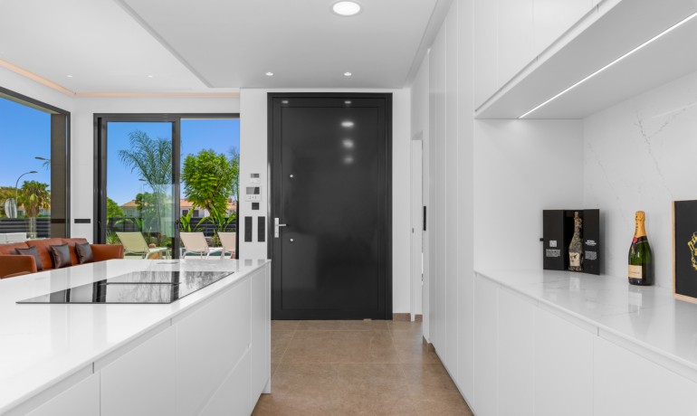 Herverkoop - Villa -
El Campello - El Amerador