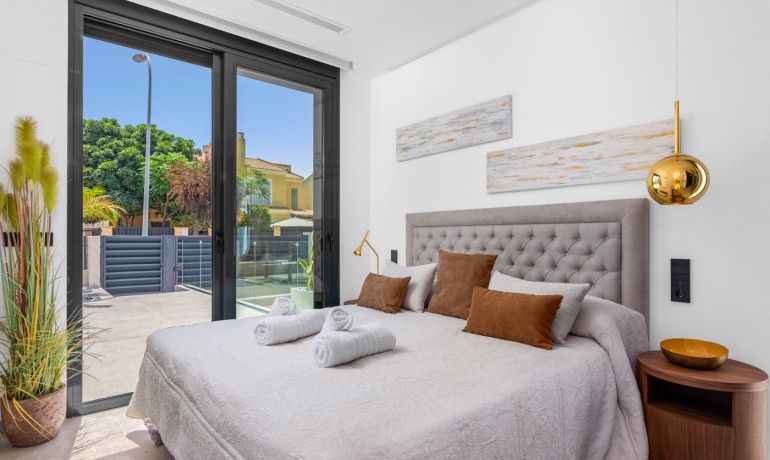 Herverkoop - Villa -
El Campello - El Amerador