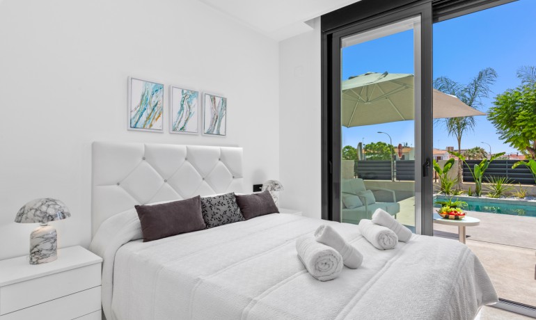 Herverkoop - Villa -
El Campello - El Amerador