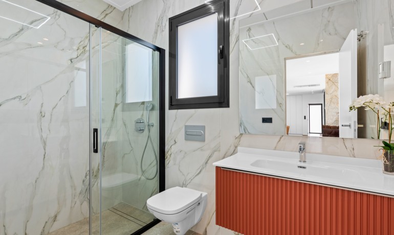 Herverkoop - Villa -
El Campello - El Amerador