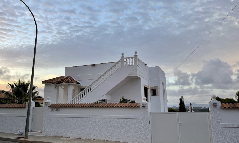 Revente - Villa -
San Miguel de Salinas - Urbanizaciones