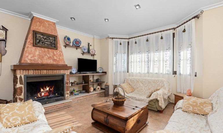 Herverkoop - Finca / Landgoed -
Beniel - Carretera de Beniel