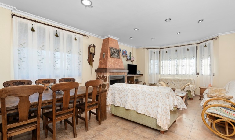 Herverkoop - Finca / Landgoed -
Beniel - Carretera de Beniel