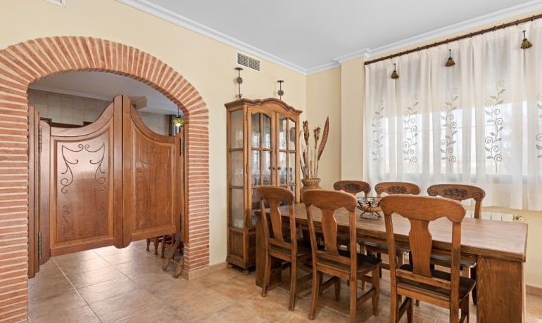 Herverkoop - Finca / Landgoed -
Beniel - Carretera de Beniel