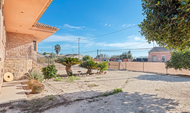 Herverkoop - Finca / Landgoed -
Beniel - Carretera de Beniel