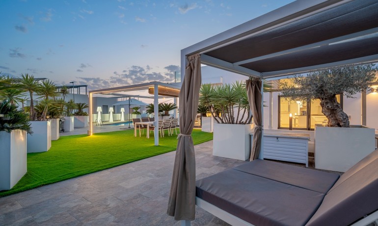 Sale - Villa -
Orihuela Costa - Villamartin