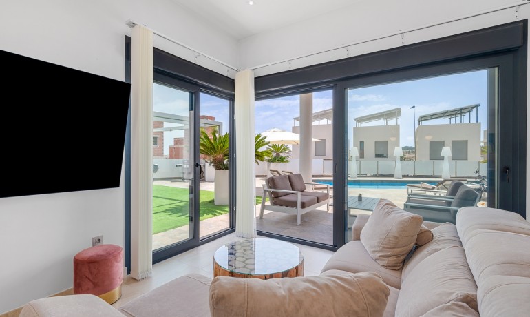 Sale - Villa -
Orihuela Costa - Villamartin