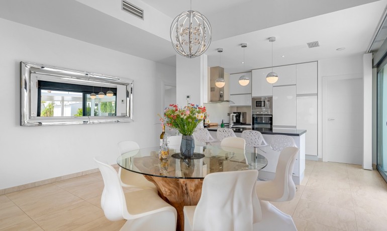 Sale - Villa -
Orihuela Costa - Villamartin