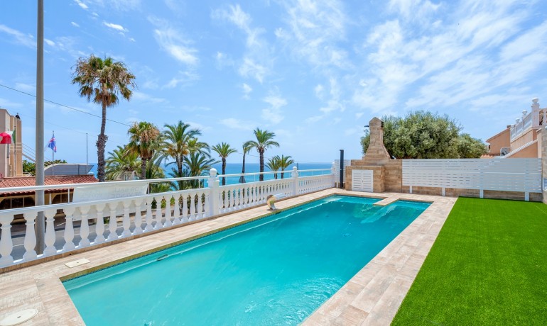 Venta - Villa -
Torrevieja