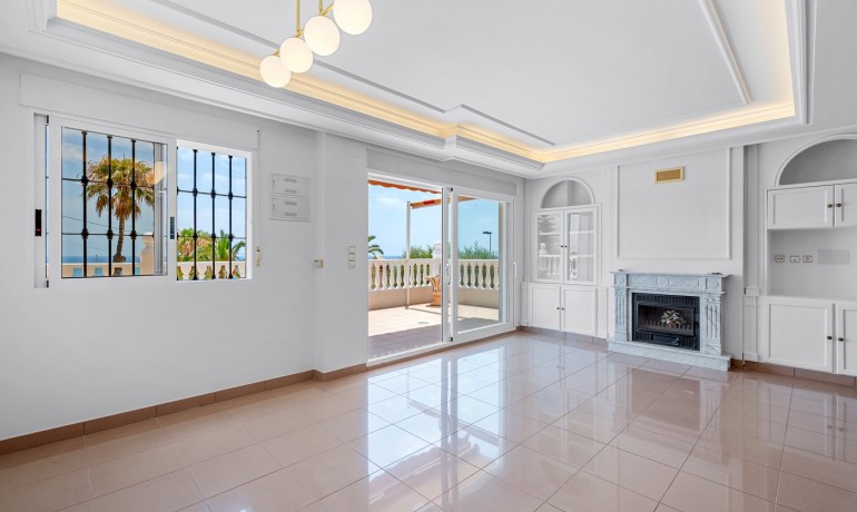 Venta - Villa -
Torrevieja