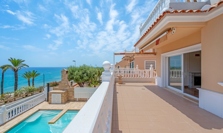 Venta - Villa -
Torrevieja