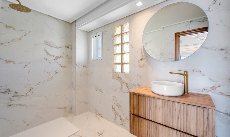 Venta - Villa -
Torrevieja