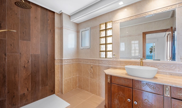 Venta - Villa -
Torrevieja