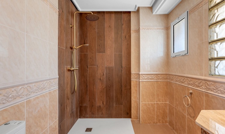 Venta - Villa -
Torrevieja