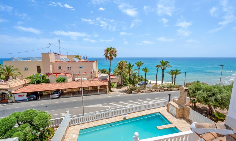 Venta - Villa -
Torrevieja