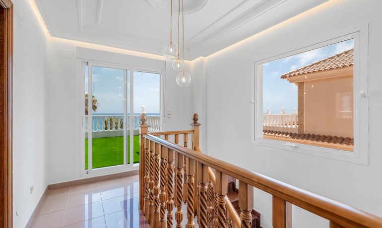 Venta - Villa -
Torrevieja