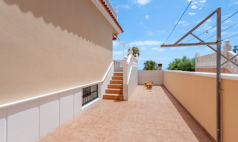 Venta - Villa -
Torrevieja