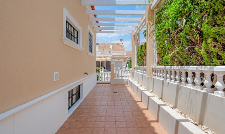 Venta - Villa -
Torrevieja