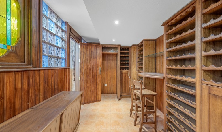 Venta - Villa -
Torrevieja