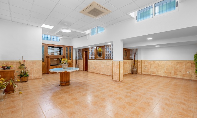 Venta - Villa -
Torrevieja