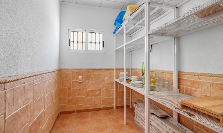 Venta - Villa -
Torrevieja