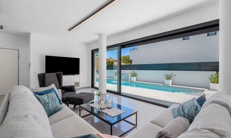 Herverkoop - Villa -
Guardamar del Segura - Guardamar del Segura - Town