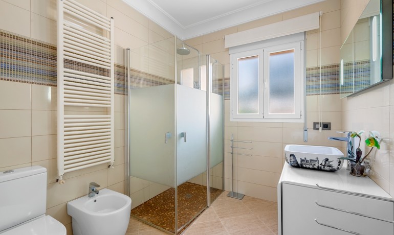 Herverkoop - Villa -
Benissa