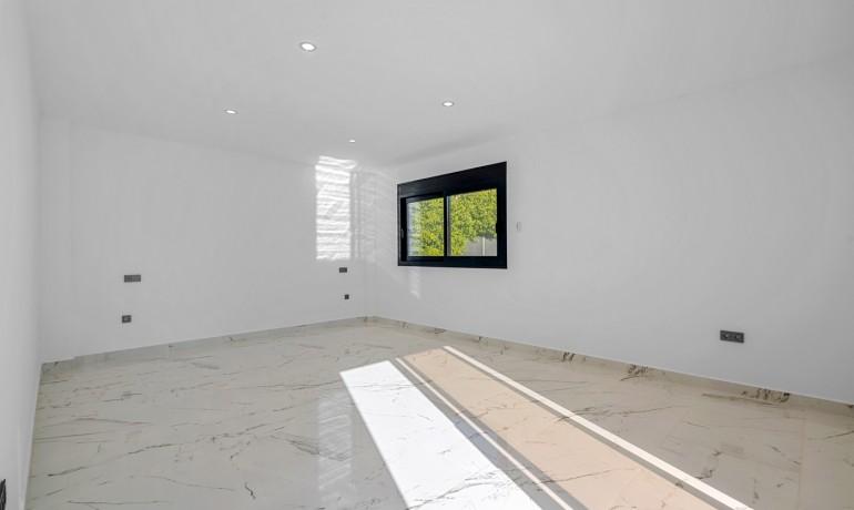 Herverkoop - Villa -
Campoamor