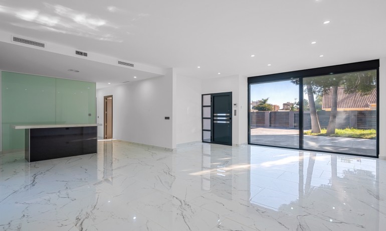 Herverkoop - Villa -
Campoamor