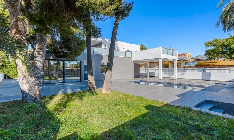 Herverkoop - Villa -
Campoamor